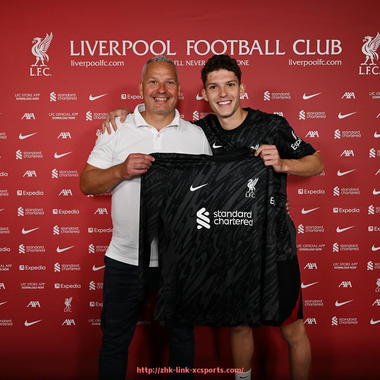 杏彩体育-德甲蓝白配色球队最新比赛比分及历史数据盘点